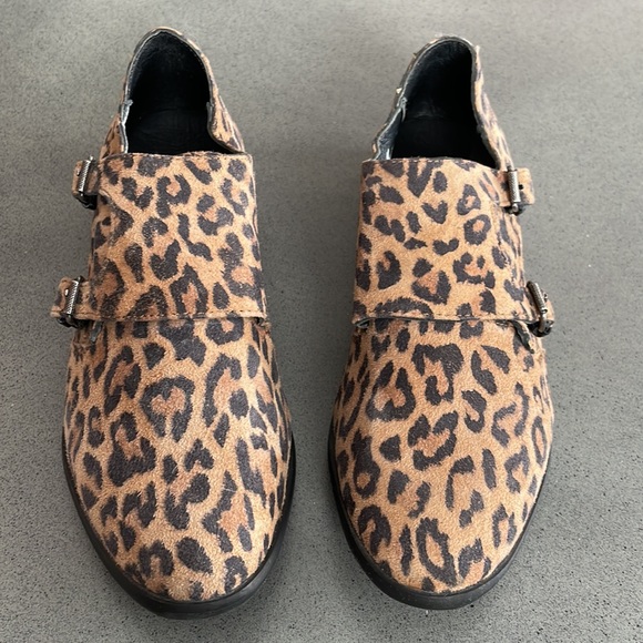 Cartel leather leopard buckle flat shoes - Picture 2 of 9